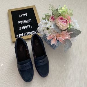 Clark's • Bendables Navy loafer heels